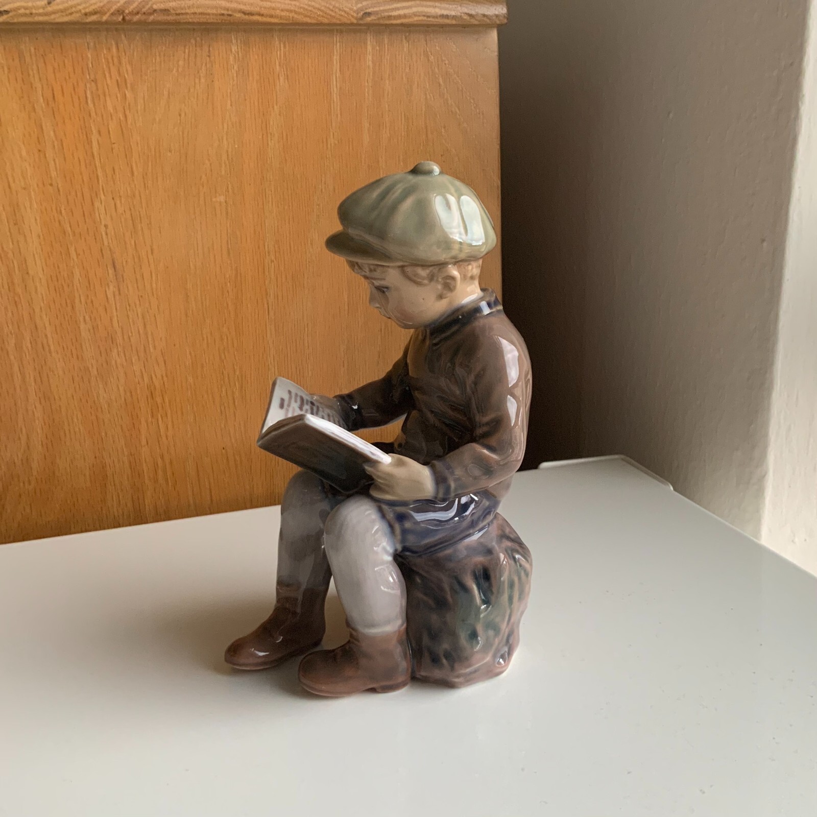 Dahl Jensen DJ Boy Reading Figurine 1096 1st Quality Excellent Condition