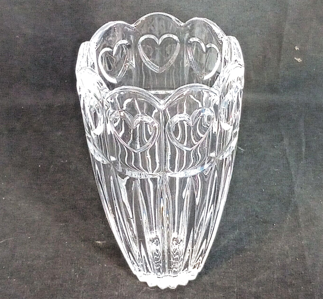 Fifth Avenue Heavy 24% Lead Crystal Vase With Hearts Scalloped Edge EUC 7 3/8″