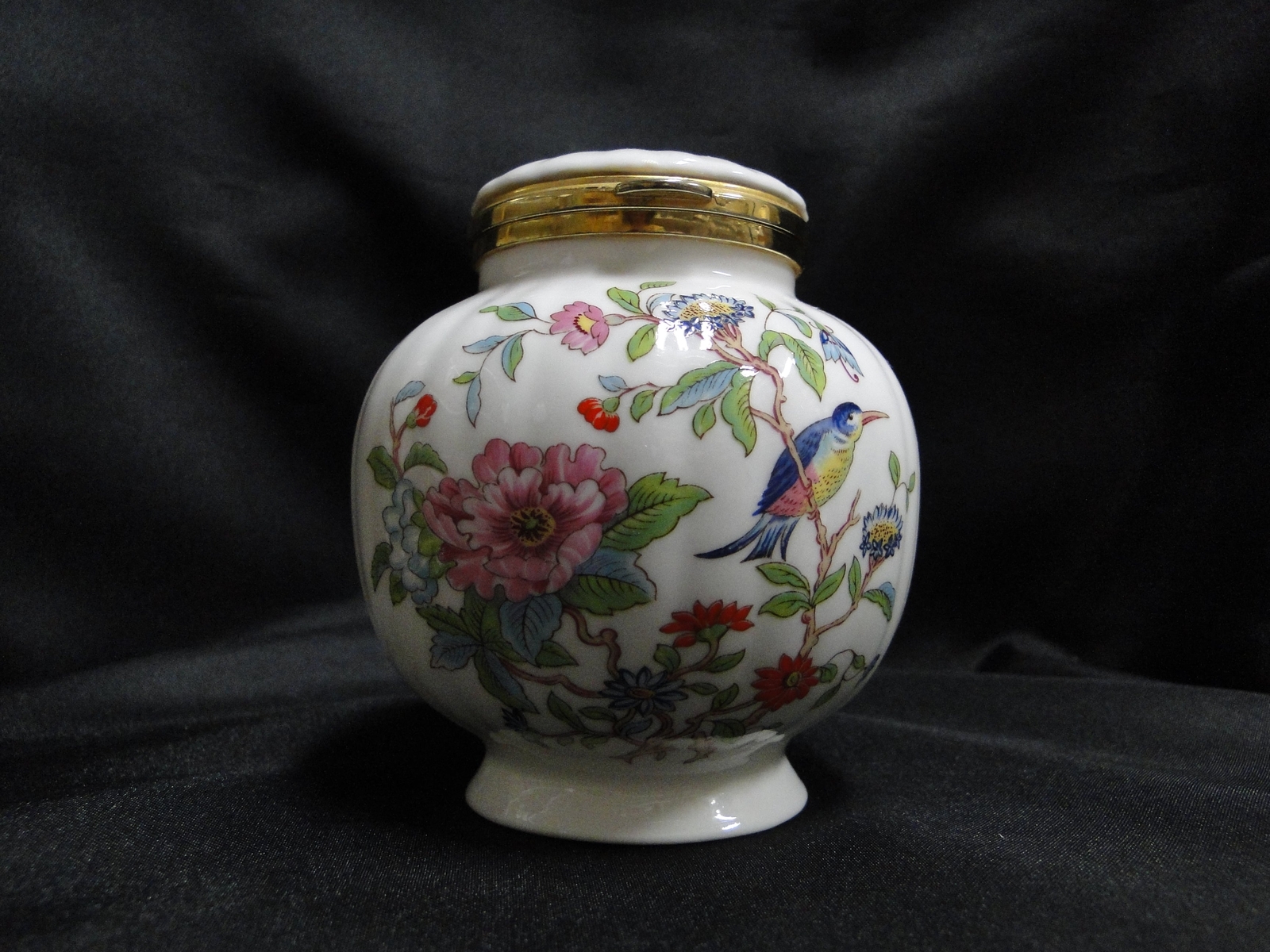 Aynsley Pembroke, Bird & Florals: Round Footed Box & Hinged Lid, 3 7/8″ Tall