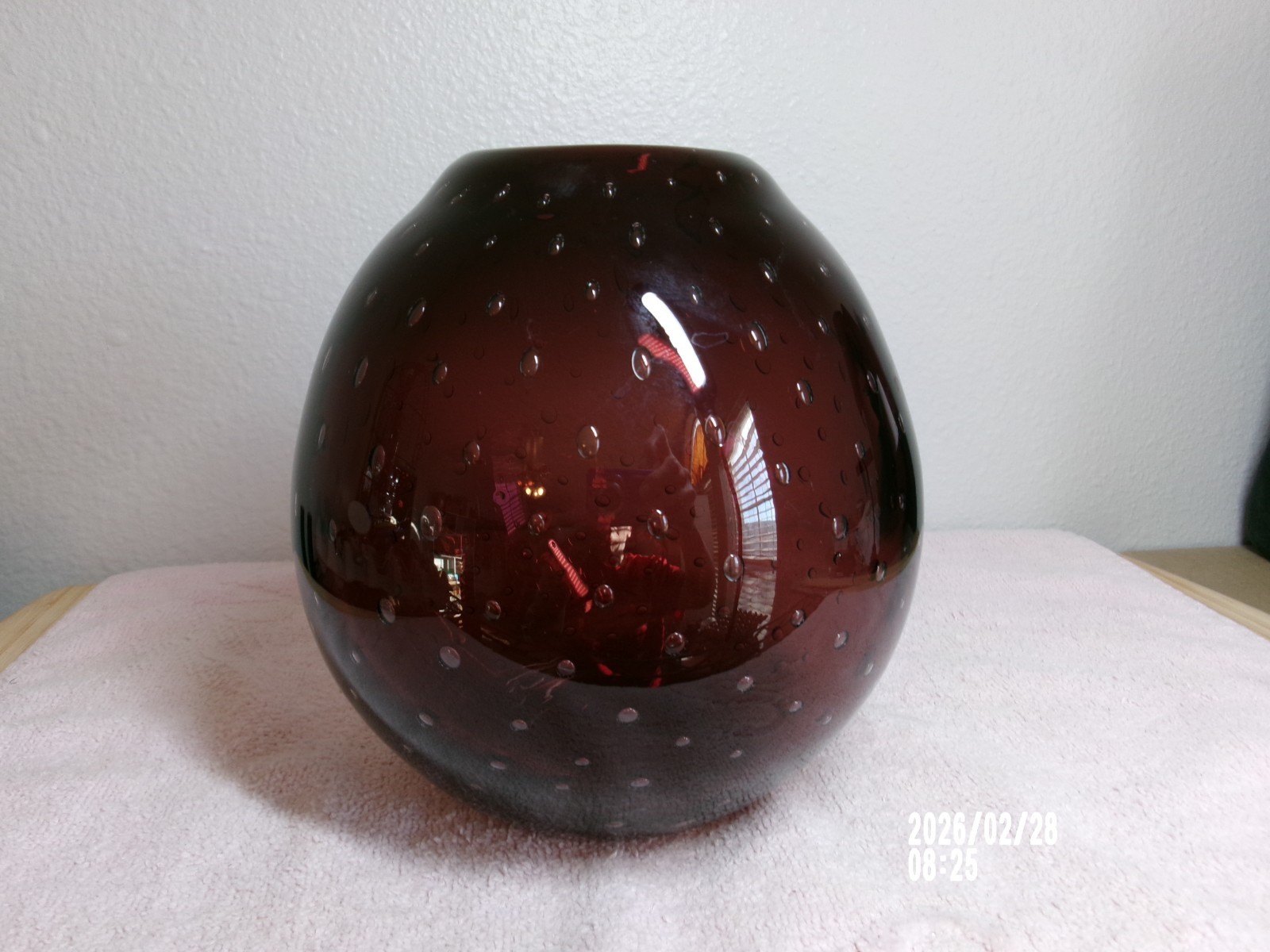 BLOWN ART GLASS AMETHYST VASE W/CONTROLLED BUBBLE PATTERN 5 7/8″ T WT 2 LB 4 OZ