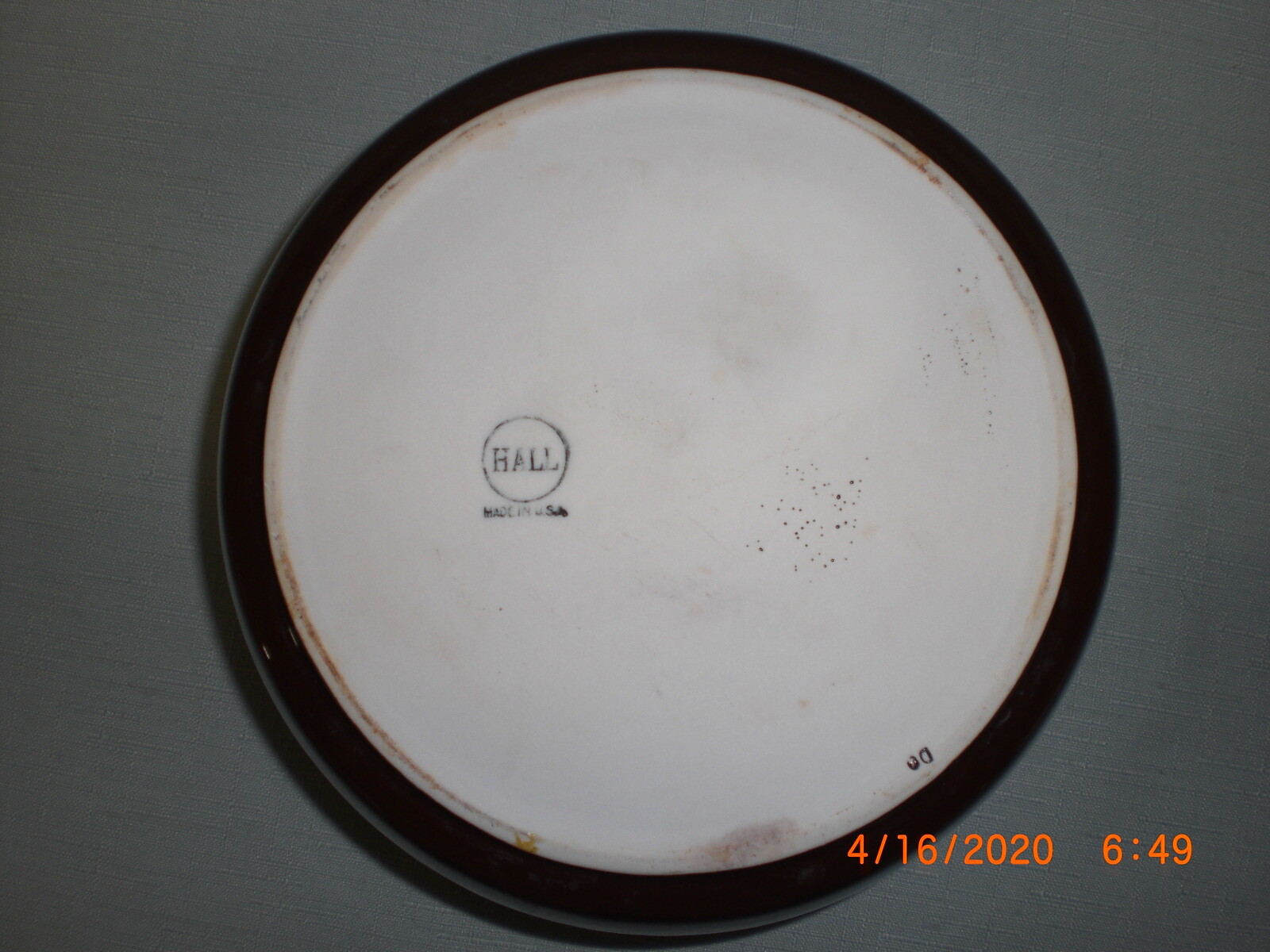 VINTAGE HALL POTTERY USA BROWN CROCK BEAN POT WITH ALUMINUM LID – BAKELITE KNOB