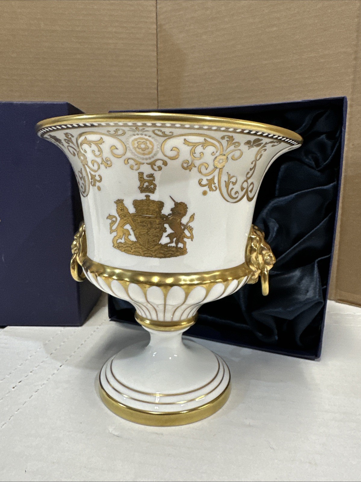 Royal Worcester Lion Head Vase Limited Edition Royal Wedding – 54 Of 250