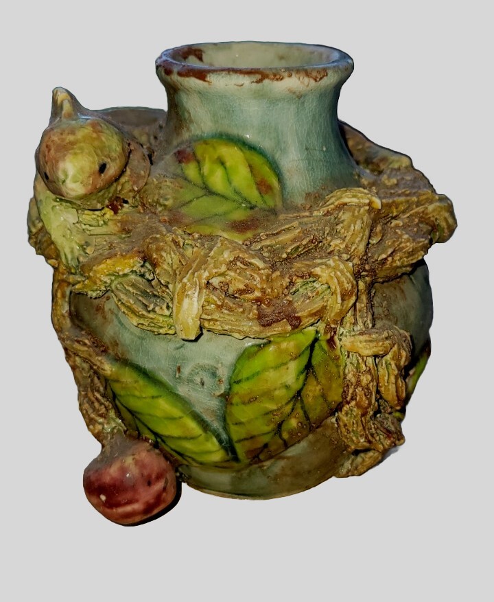 Unique Southwest design VASE with 3D LIZARD green w/ red accent