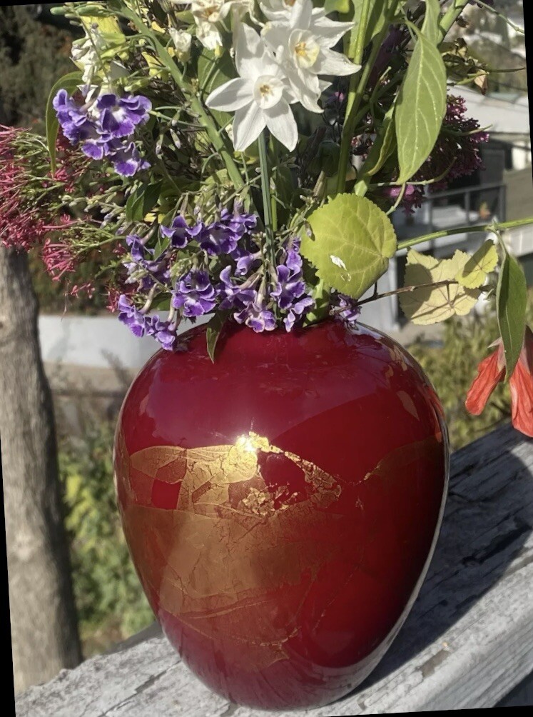 DONALD CARLSON SIGNED Art Glass VASE Hand-blown Cherry Red Gold 7.5″ Urn EUC