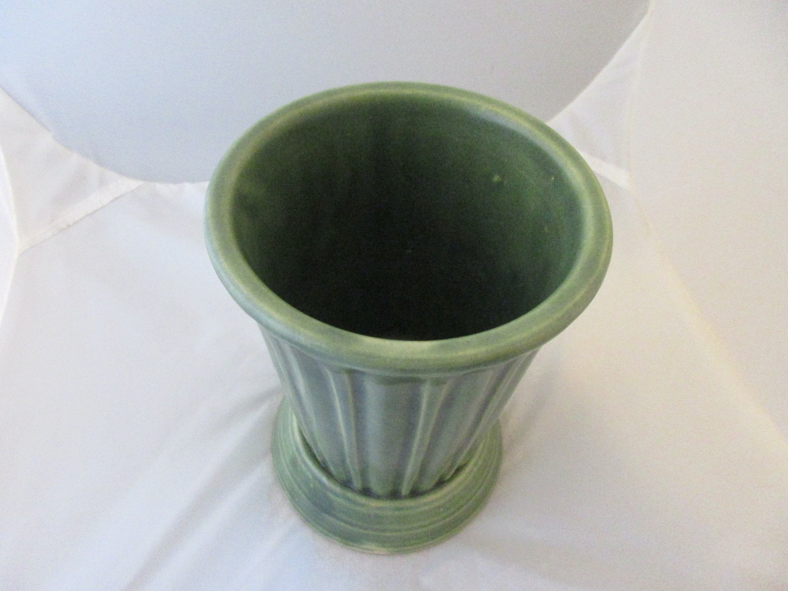 vintage GARDEN CITY POTTERY ribbed footed green vase – california pottery