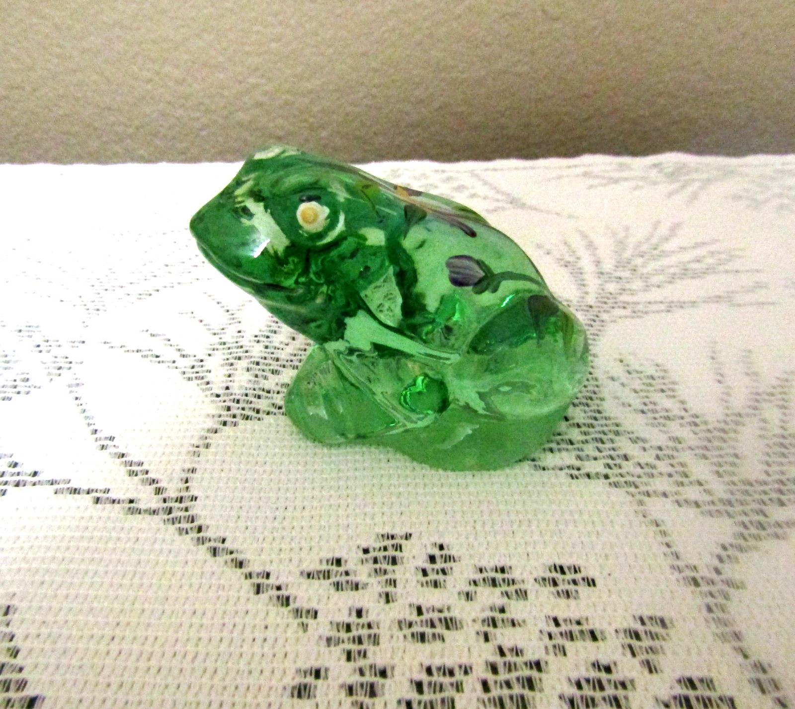 Fenton Glass / Light Green FROG Figurine / IRIS Trim / K. Pickenpaugh / 1998