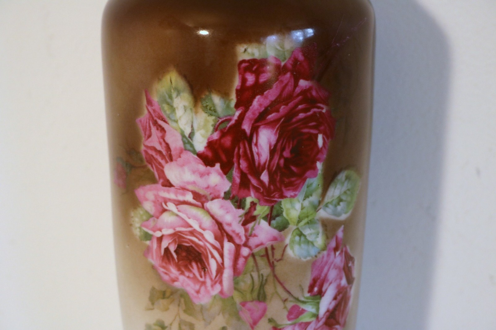 CT CARL TIELSCH ALTWASSER GERMANY BROWN EDGE PINK ROSES 10 1/4″h Vase