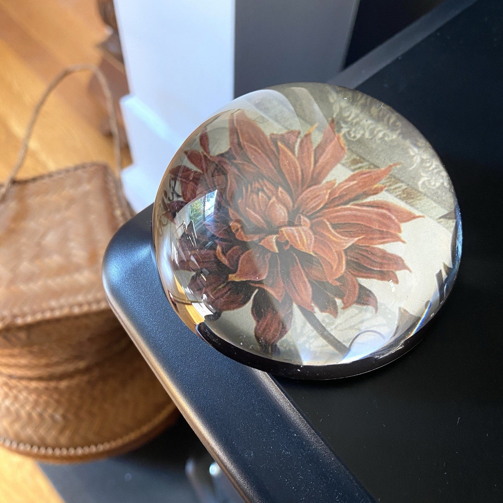 Paperweight Round Art Glass Doomed With Dahlia Flower. Interchangeable.