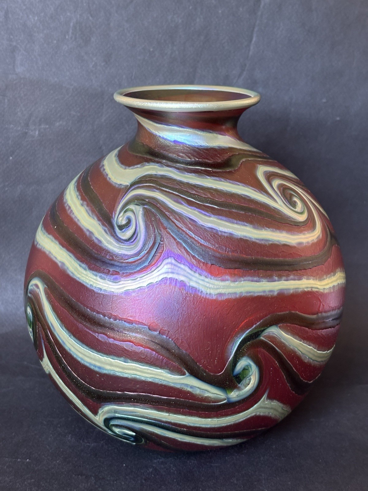 Rare Iridescent Charles Lotton 1989 King Tut Vase