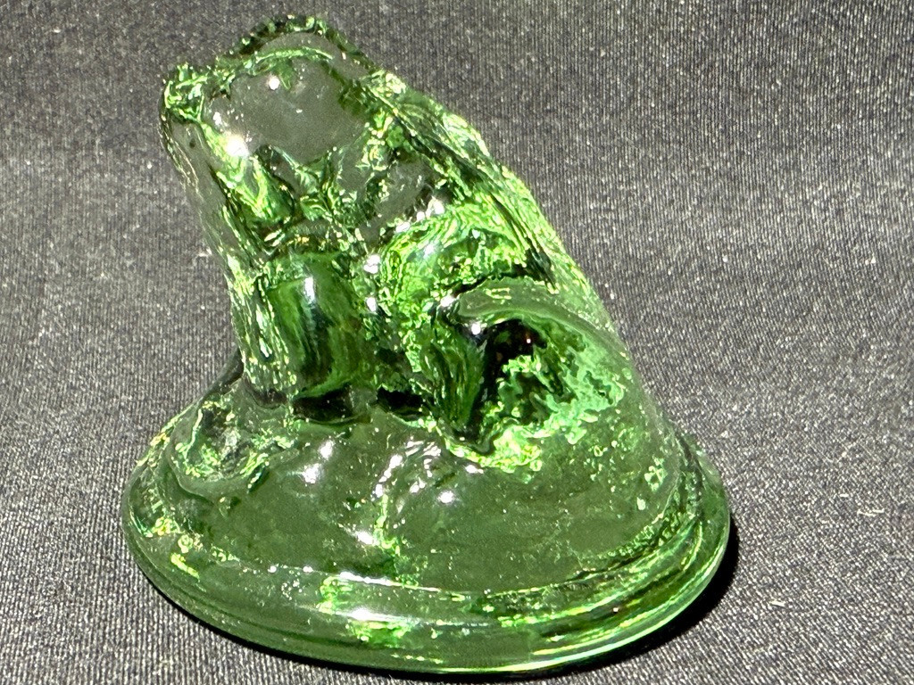 Green Vaseline uranium glass Frog Toad paperweight selenium glow magnesium fish