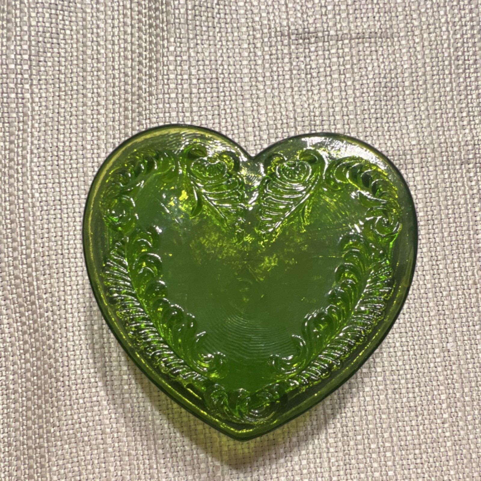 Boyd Green Glass Heart Trinket Box Scroll Pattern Lidded 3 Inch