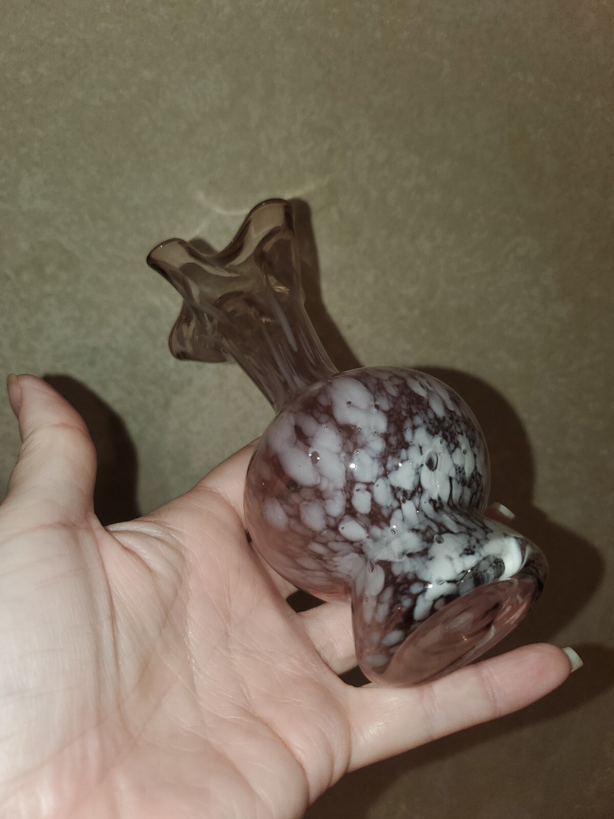 Beautiful 6.5″ Tall Purple Plum & White Art Glass Bud Vase