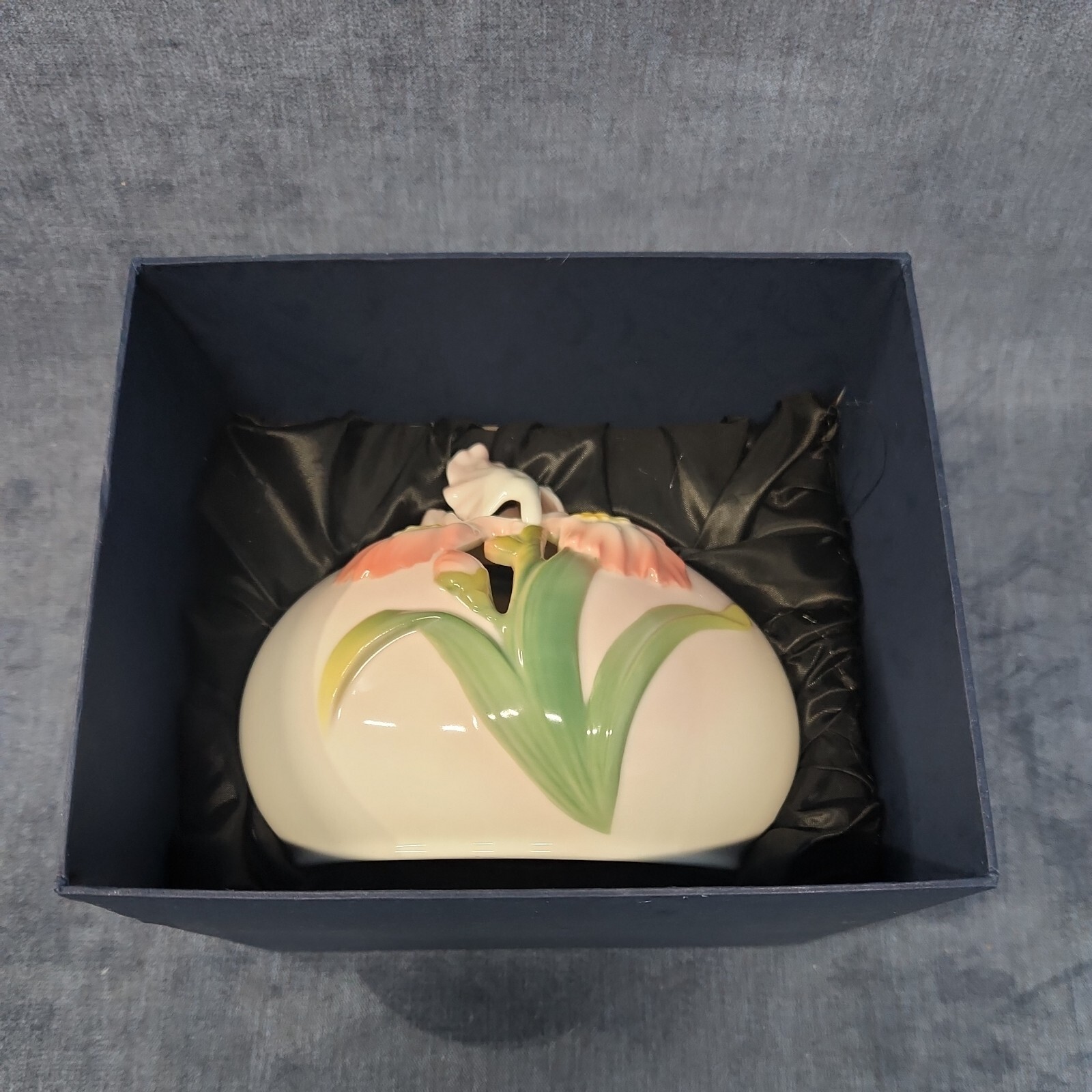 Gallant Craft Porcelain Pink Iris Vase in Presentation Box NEW 4016-B