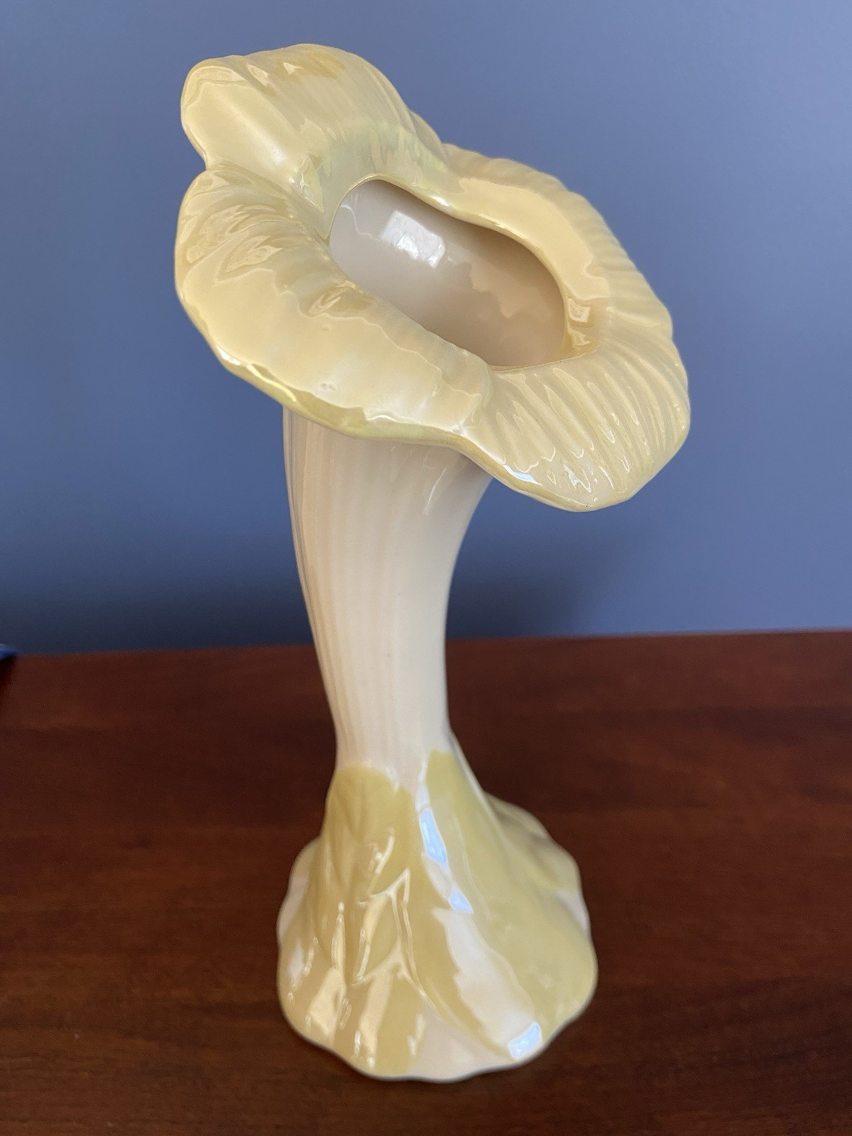 VTG Belleek Sunflower Trumpet Lily Flower Vase IrishArt Ivory/Pale Yellow 7-5/8″