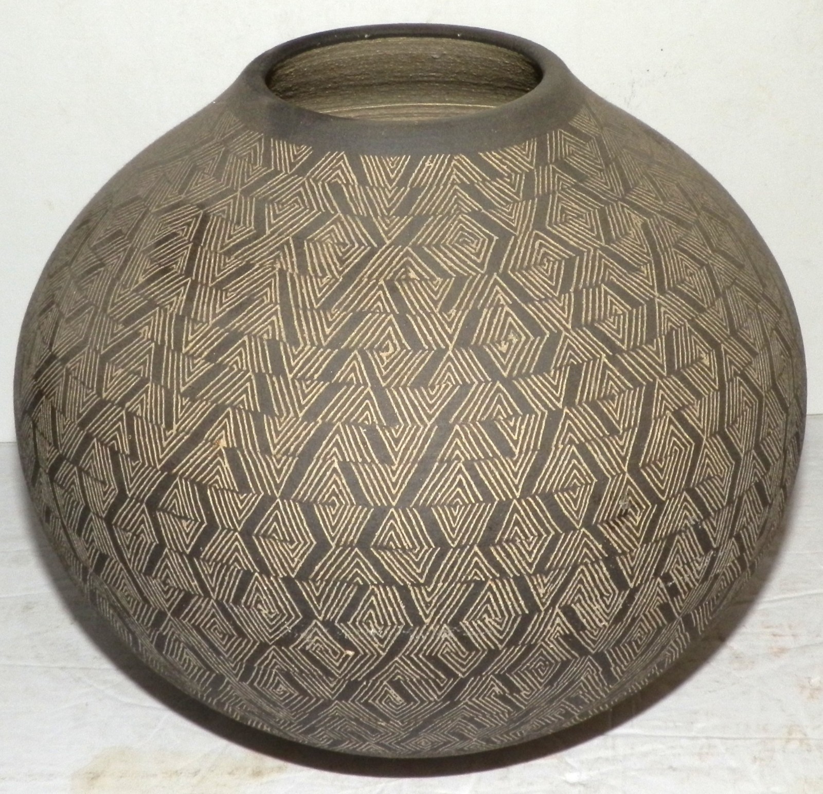 Vintage Diana Goudy Scraffito Vase Pot 7.5″ x 8.5″ Signed and Dated 1983