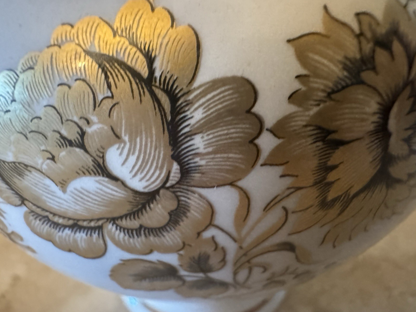German White & Gold Glossy Ceramic Floral Flowers Vase Gold Rim 5″