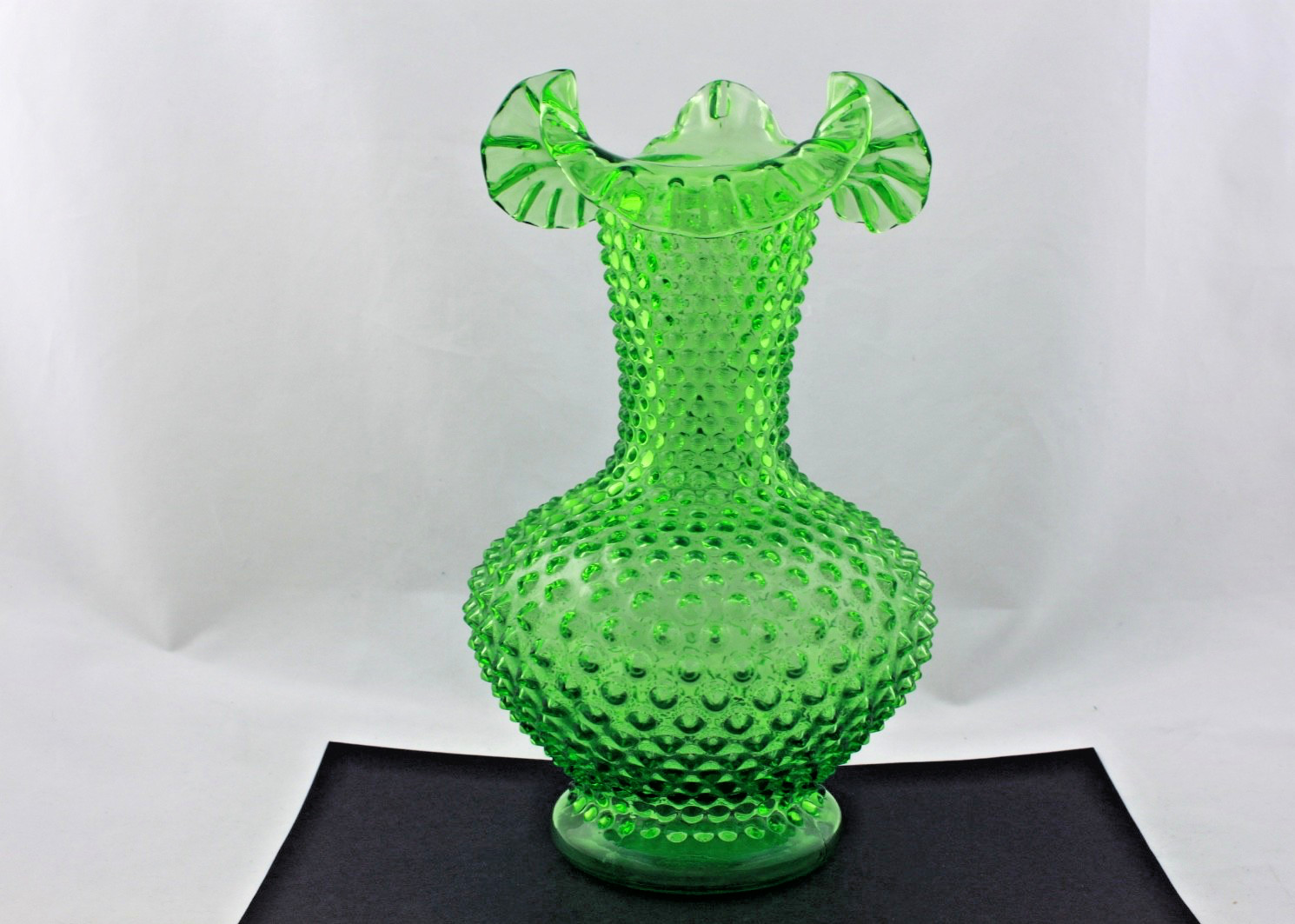 BEAUTIFUL VINTAGE FENTON GREEN GLASS 10 1/2” HOBNAIL VASE – MINT
