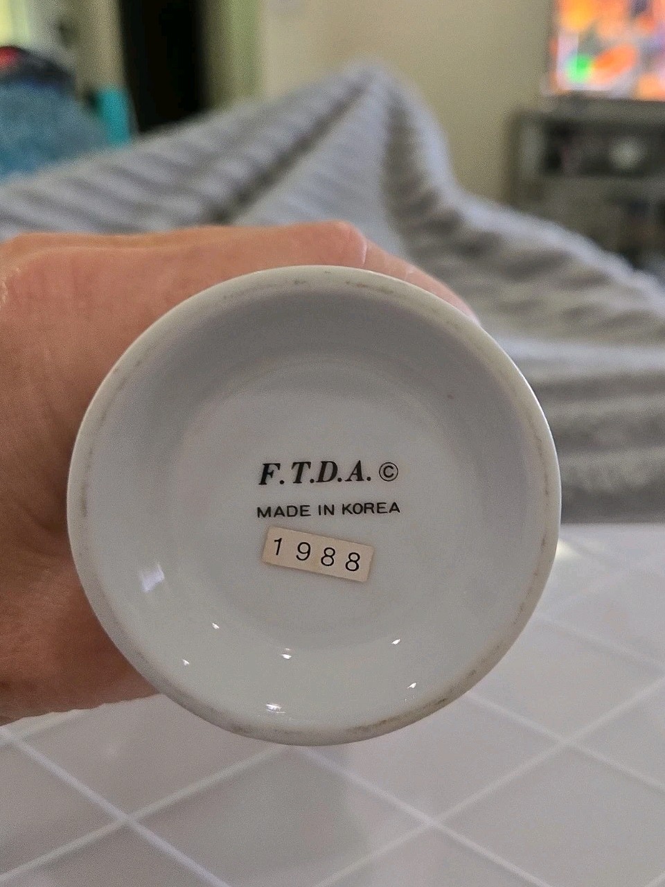 F.T.D.A. White Ceramic Art Pottery Vase Red Hearts Glossy, Korea 1988