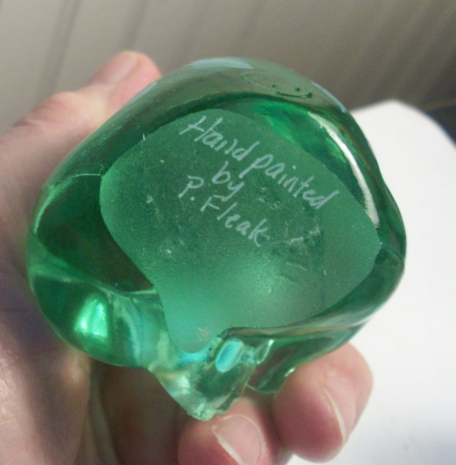 FENTON art glass 3 1/2″ green translucent opalescent bear hand pnt’d P. Fleak