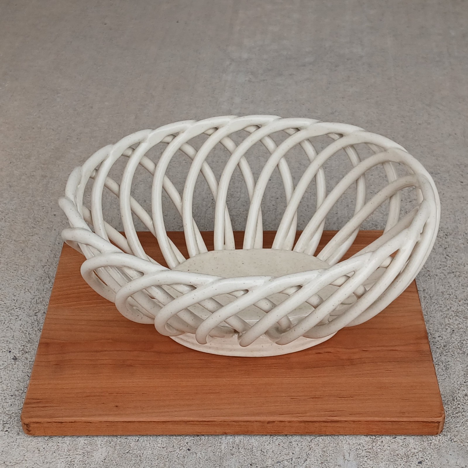 Williams Sonoma Eucalyptus Stoneware Cream Woven Oval Bread Fruit Bowl Vintage