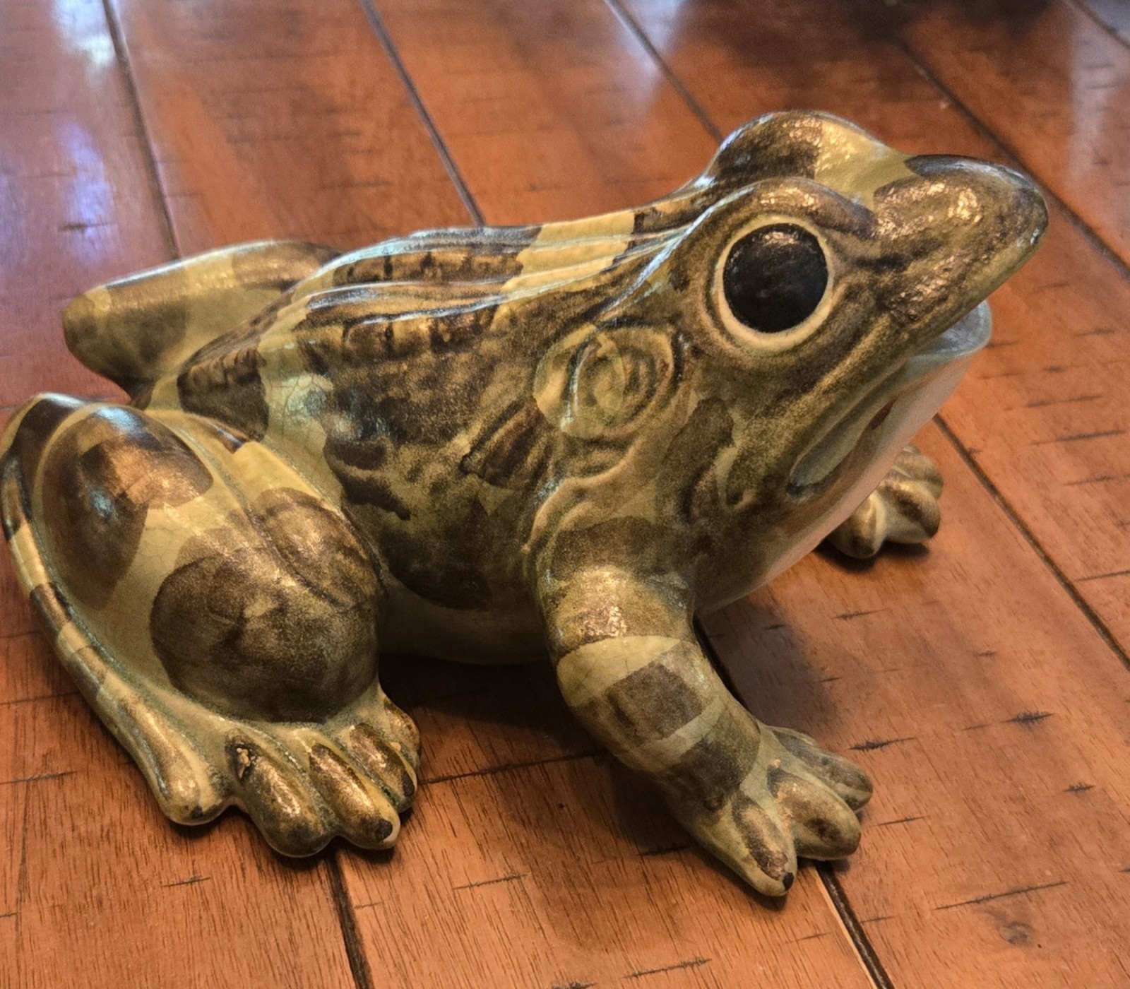 VINTAGE LARGE BRUSH McCOY POTTERY HAND PAINTED GARDEN FROG