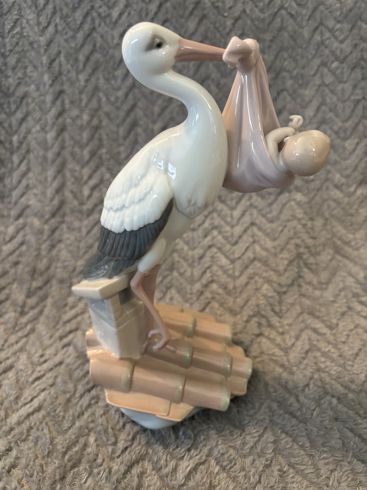 Lladró Porcelain Stork Delivering Baby Girl Figurine “New Arrival” 6382 RETIRED