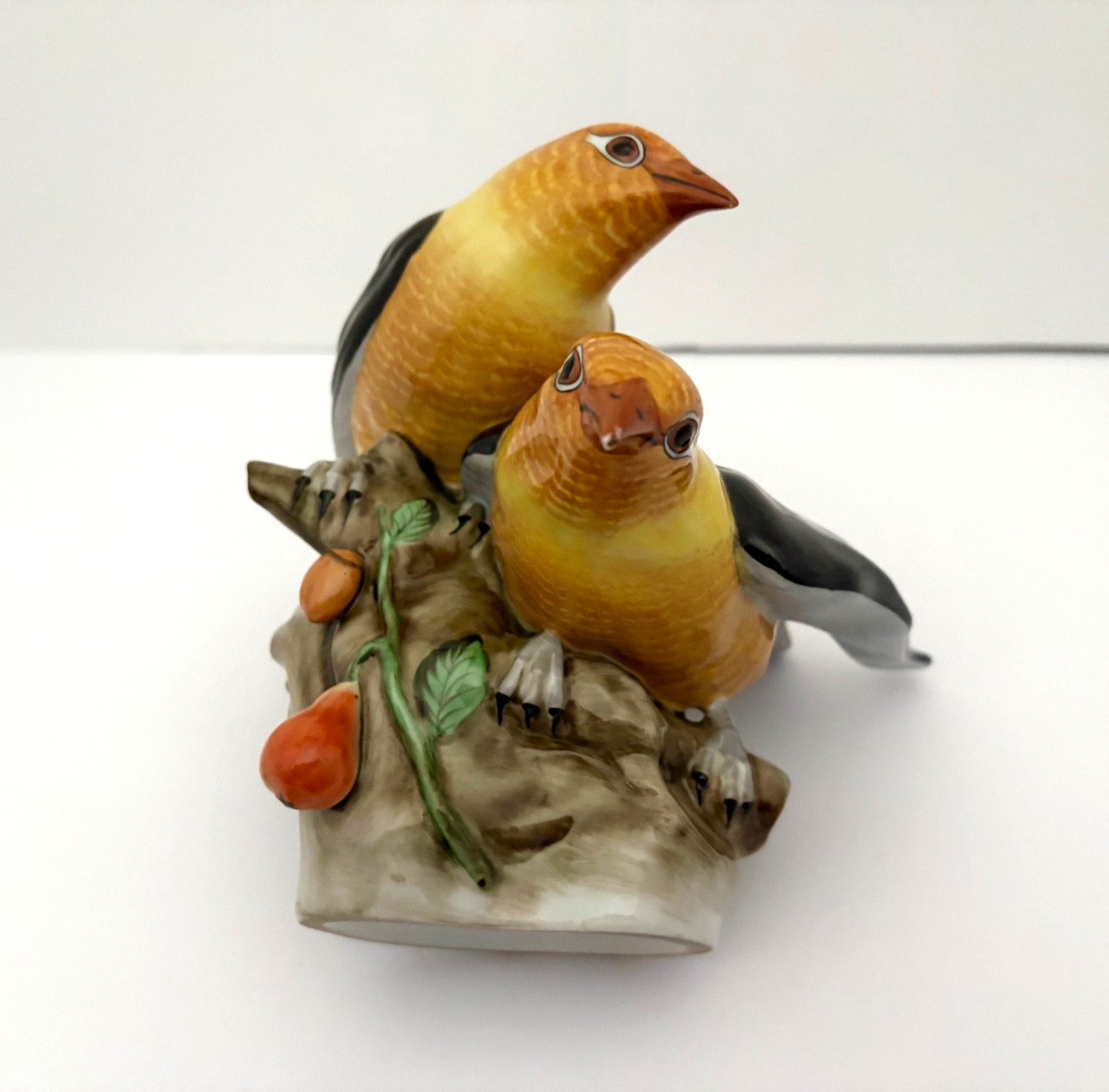 Herend Hungary Large Pair of Yellow-Hammers on Branch 5062 Rare Centennial Mark