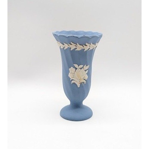 Vtg Wedgwood Jasperware Bud Vase 4″ Raised Floral Fluted Dated Scallop Signed