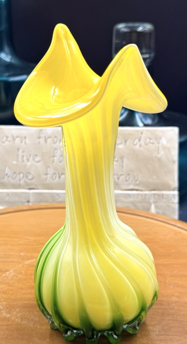 Art Glass Jack In The Pulpit Yellow Green White Calla Lily Vase 8”T 3.75”W