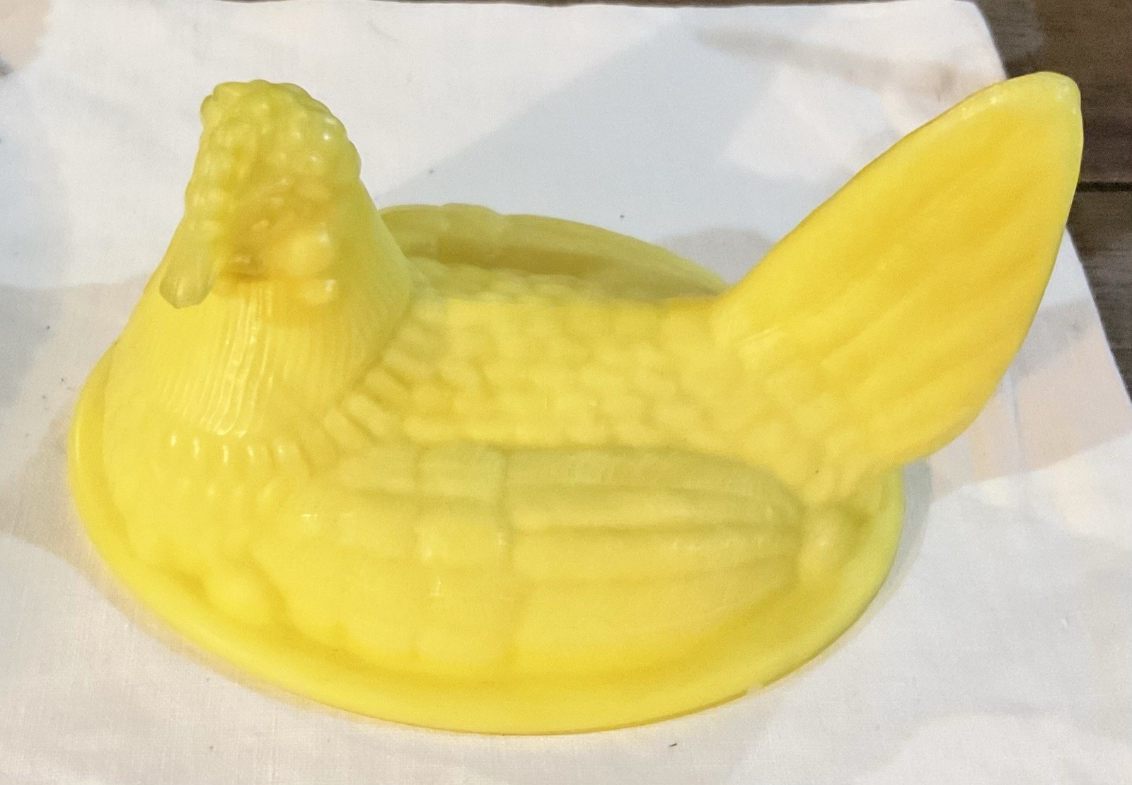 Boyd Banana Cream Slag Hen On Nest ~~Glows ~~