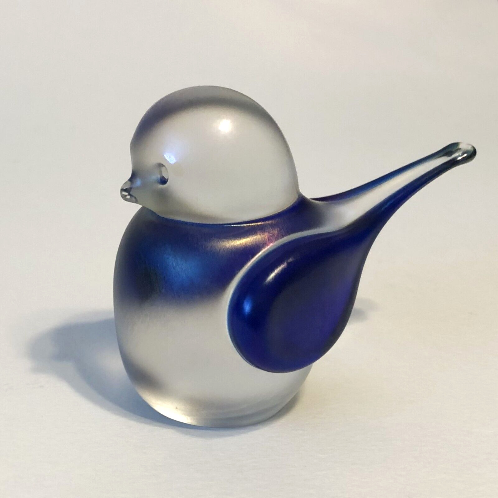 Zellique Studio Art Glass Cobalt Blue Iridescent Bird With Heart Signed 4×3″ VTG