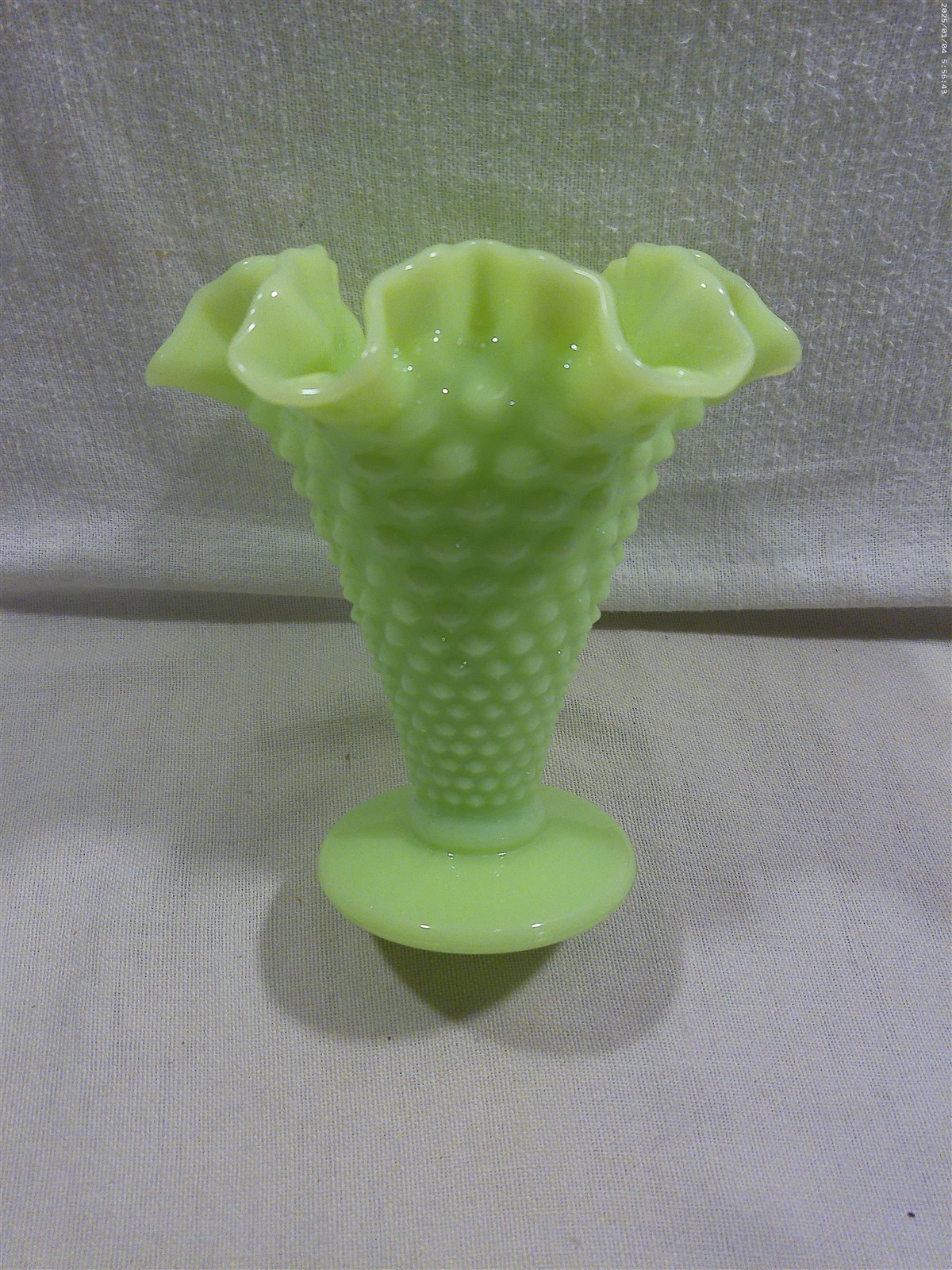 Vintage Fenton Jadeite Green Uranium Glass Hobnail Ruffled Vase 5 3/4″ – Glows