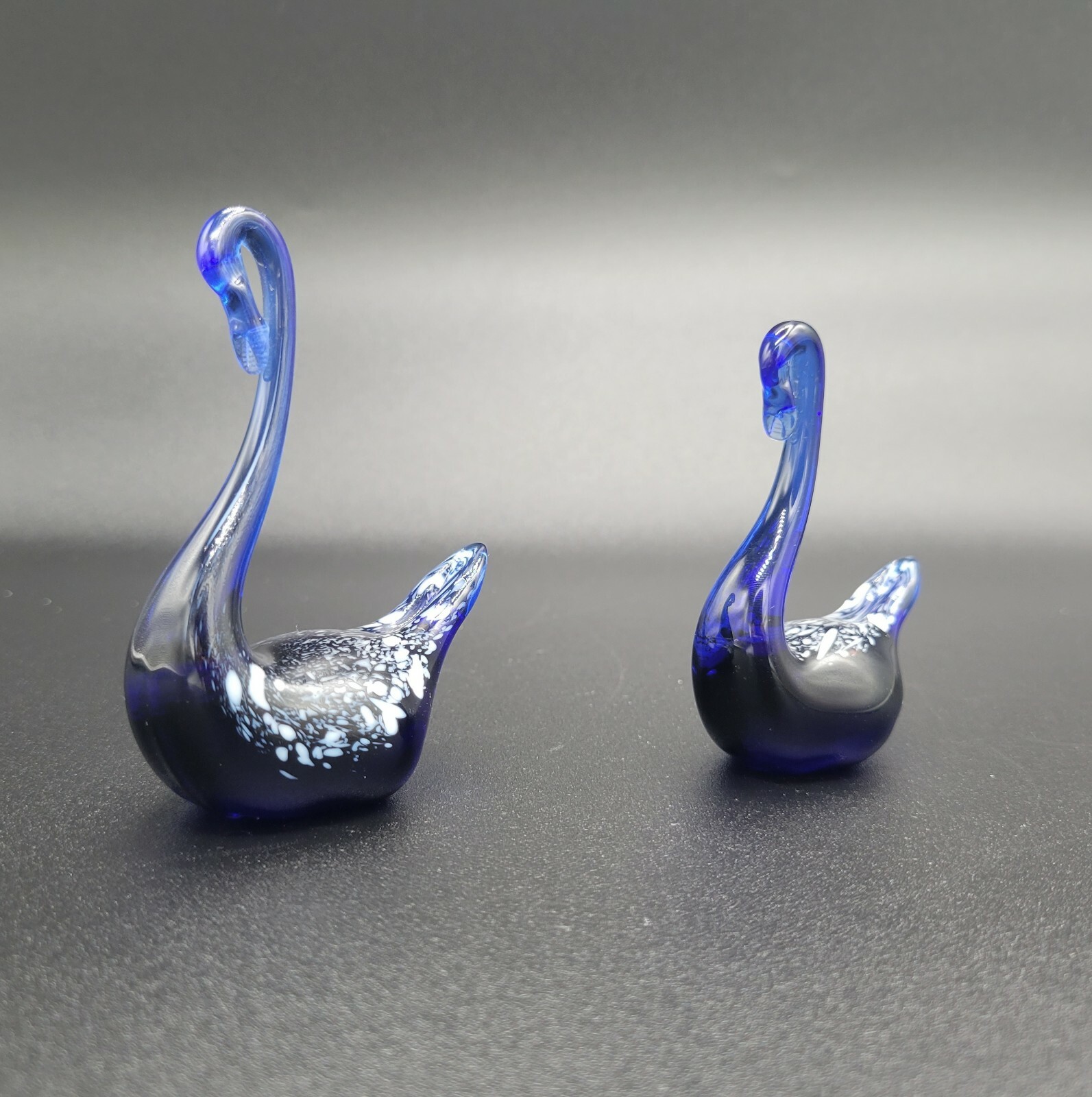 VTG Colbalt Blue Swans Glass Miniture 2″ each with white speckled Art Deco Set 2