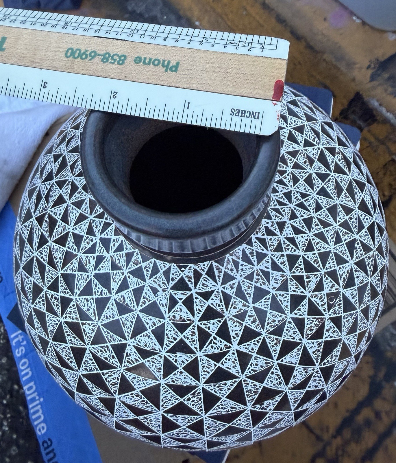 Paysis Sánchez Nicaraguan Carved Pottery Vase San Juan de Oriente Masaya 8”