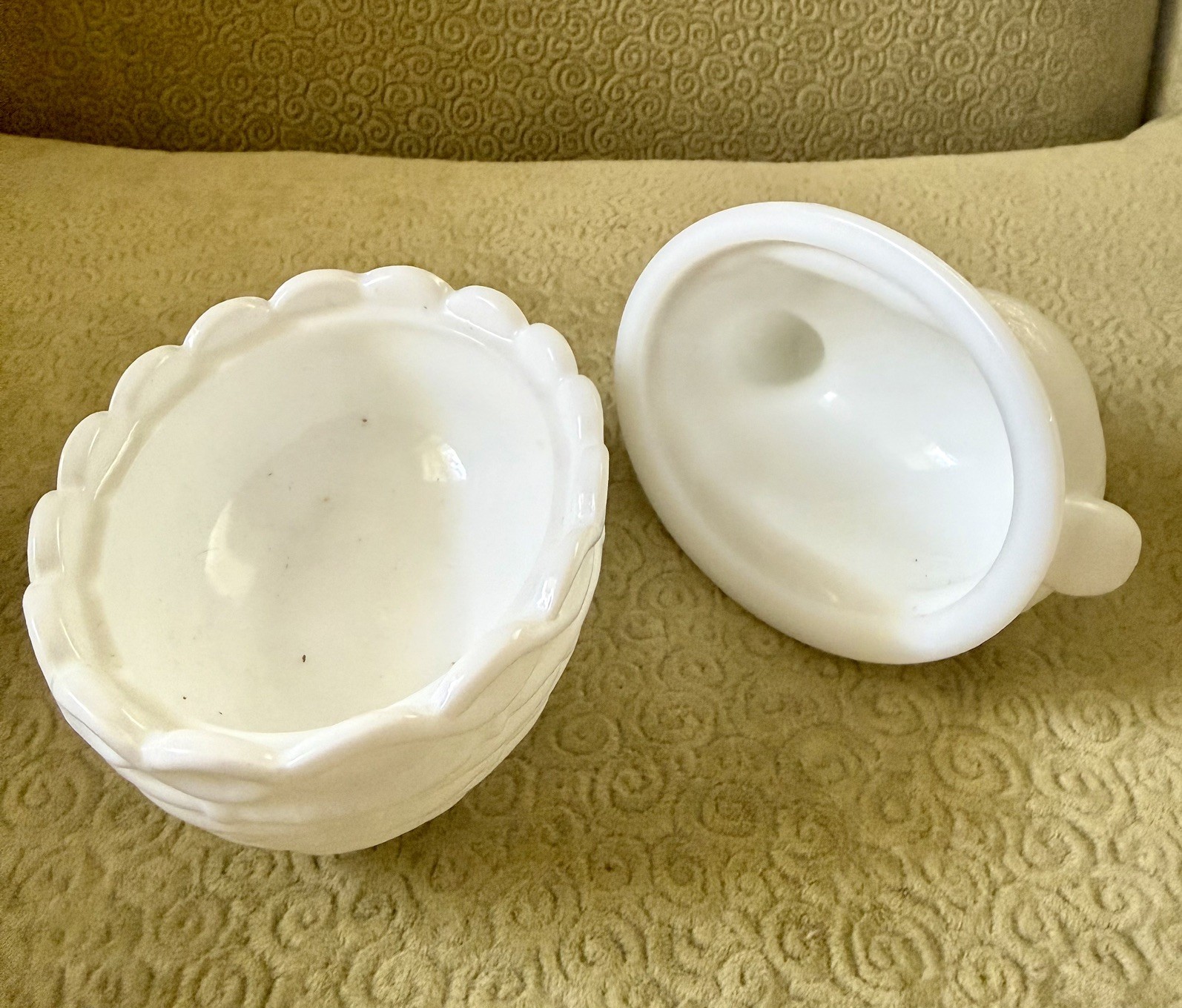 Collectible Mosser 4″ White Milk Glass Rabbit on a Nest Basket Figurine
