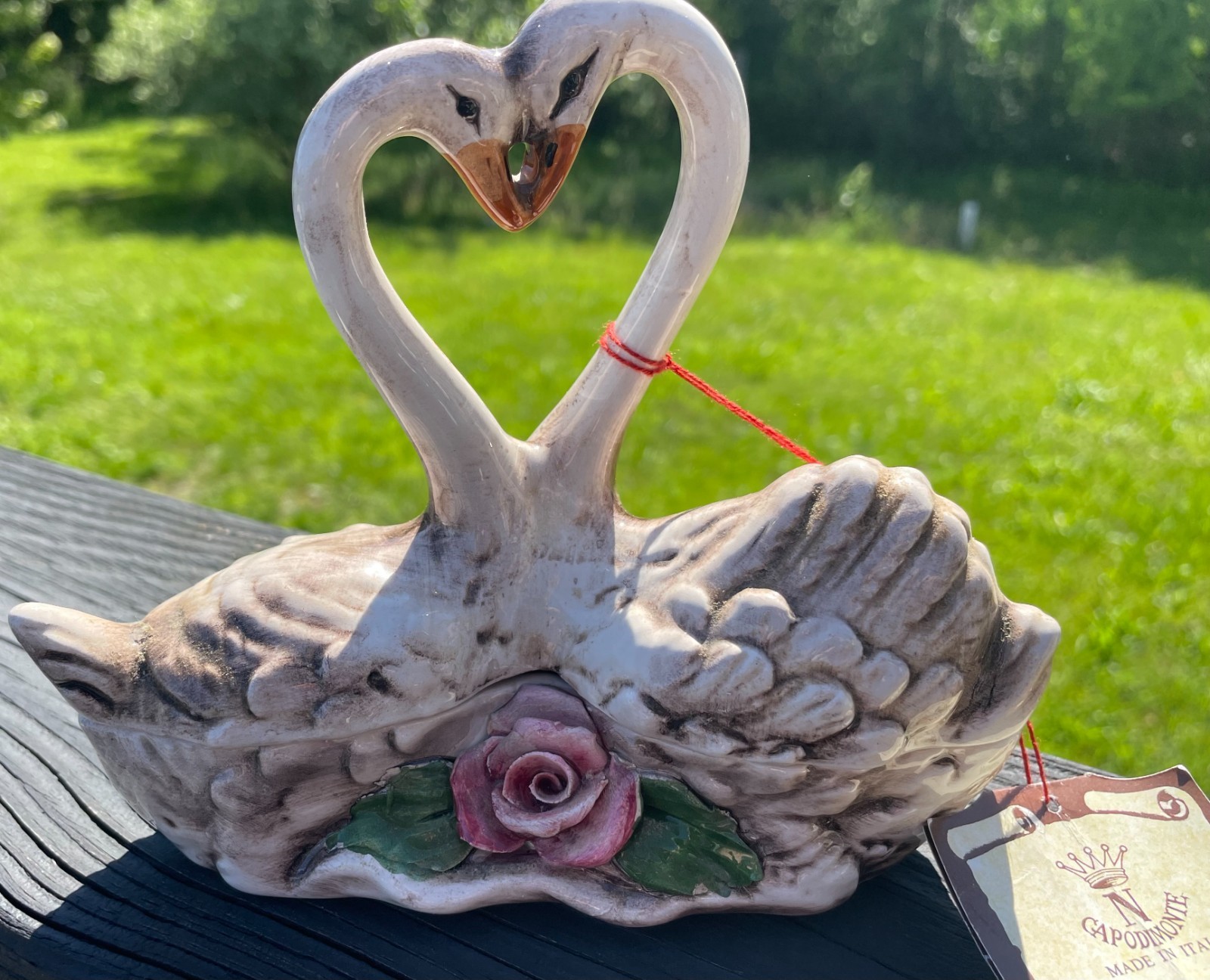 CAPODIMONTE-VTG w/Tags Italian Porcelain “Love Swans” Swan Trinket/Jewelry Box