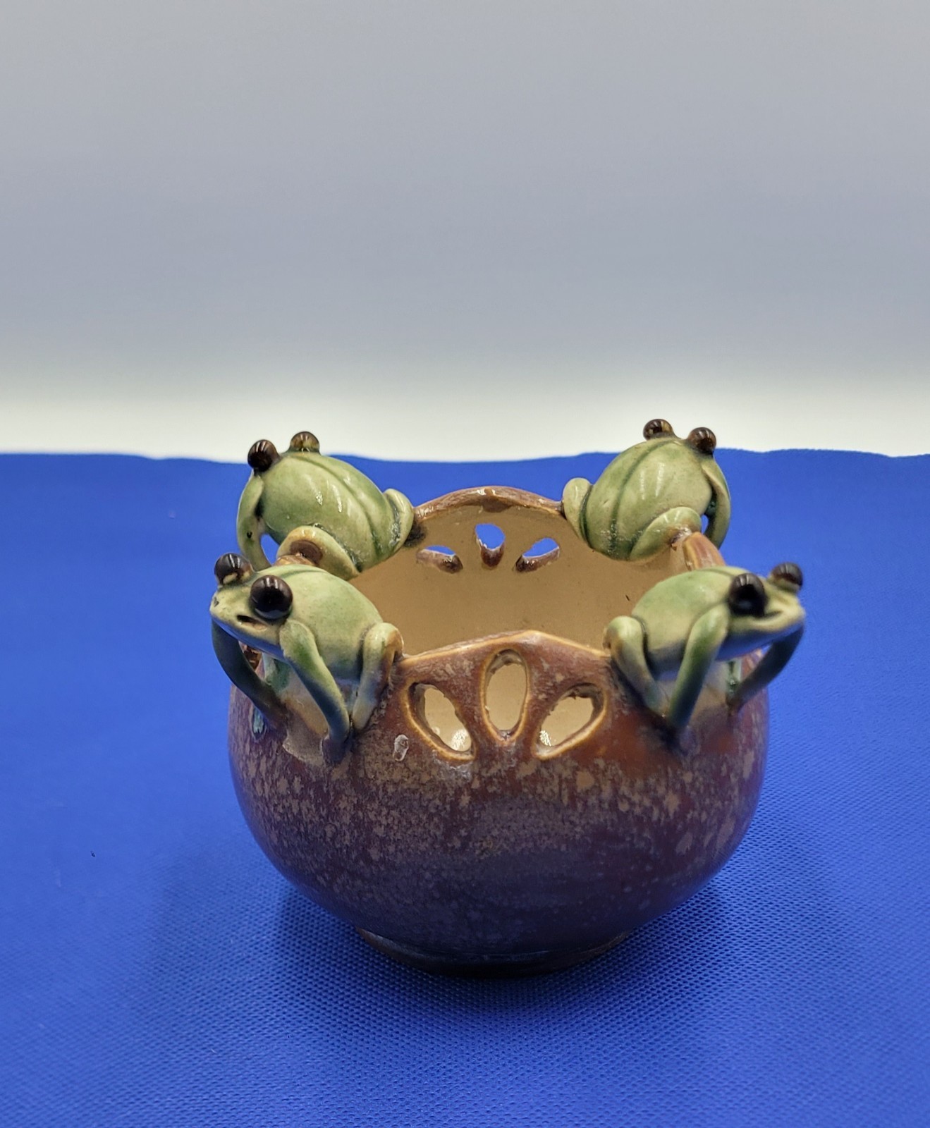 Vintage Majolica 4 Frogs Hanging On The Edge Little Planter