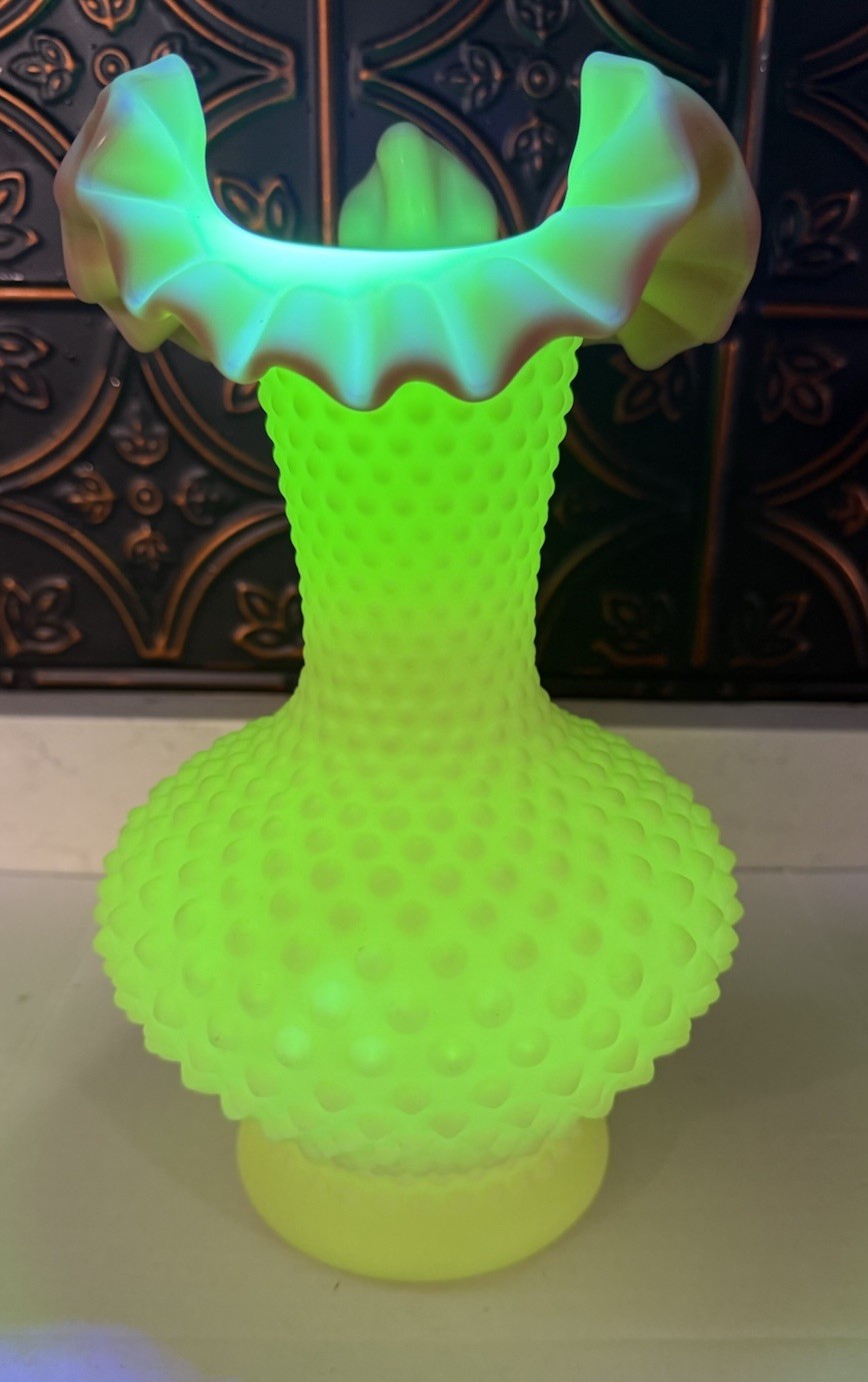1950s Fenton Burmese Big John Hobnail 10 3/4″ Vase Glows under UV Hard to Find