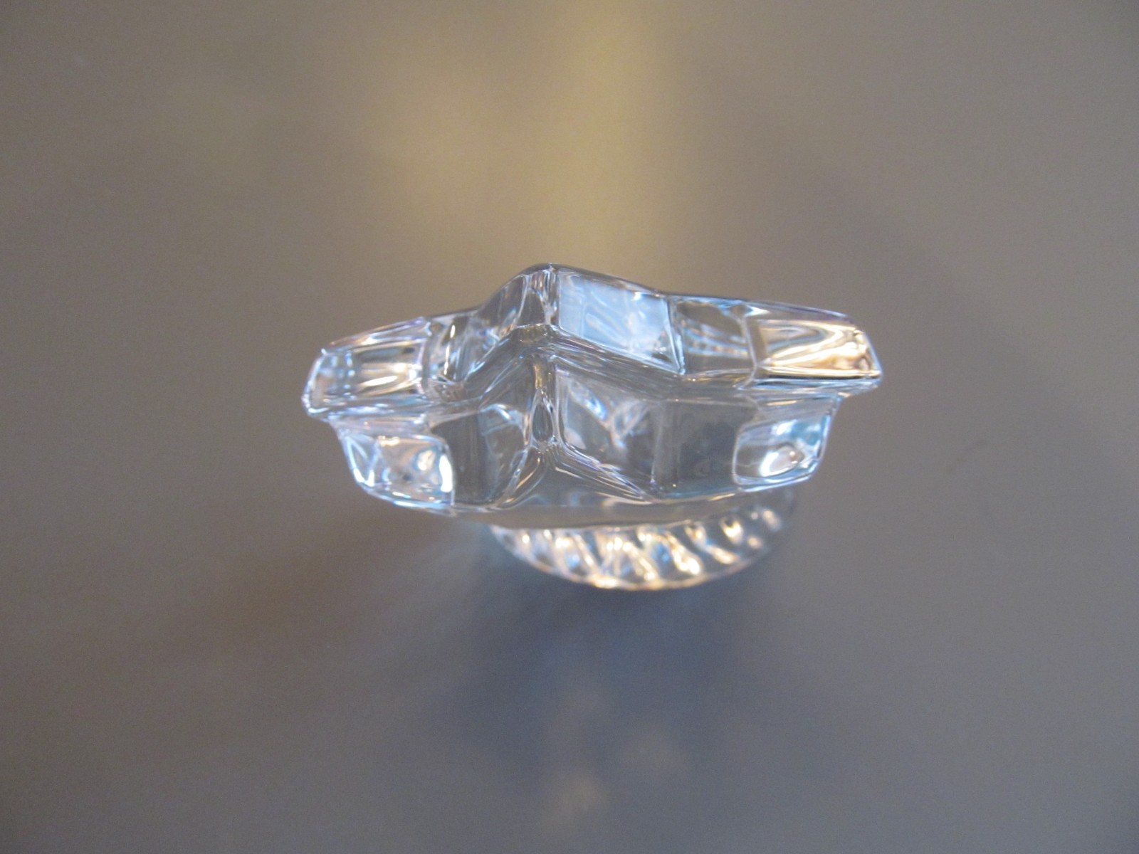 STUEBEN CRYSTAL 4″ STAR PATH PAPERWEIGHT / FIGURINE 2 CHIPS ON BASE