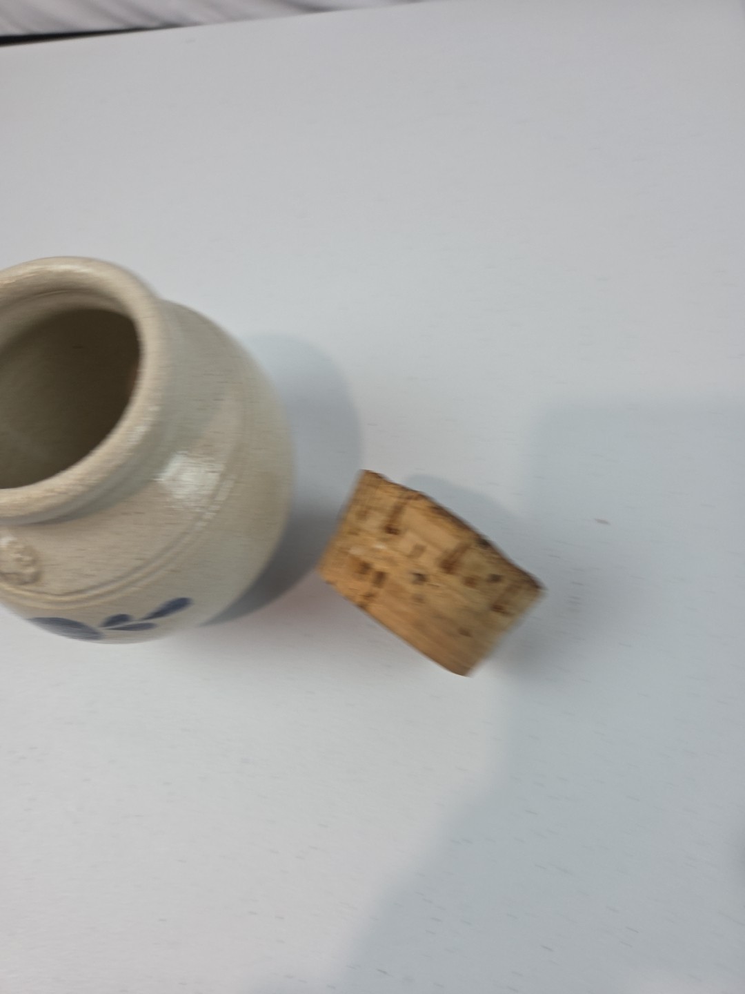 VTG Salt Glazed Pinewood Valley Blue Heart Small Crock With Cork Lid