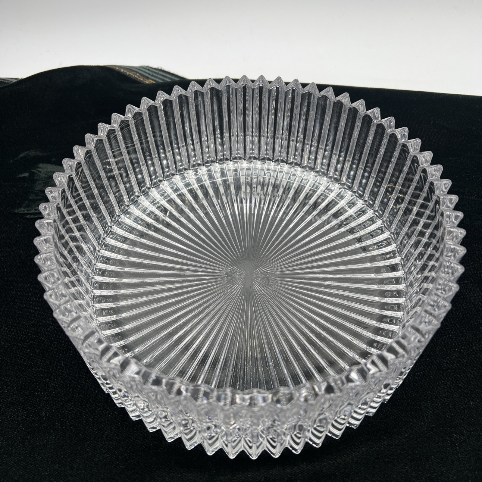 Vintage Mikasa Crystal Serving Bowl Diamond Fire Round 8.5″ 3 lb 10oz V-56-104