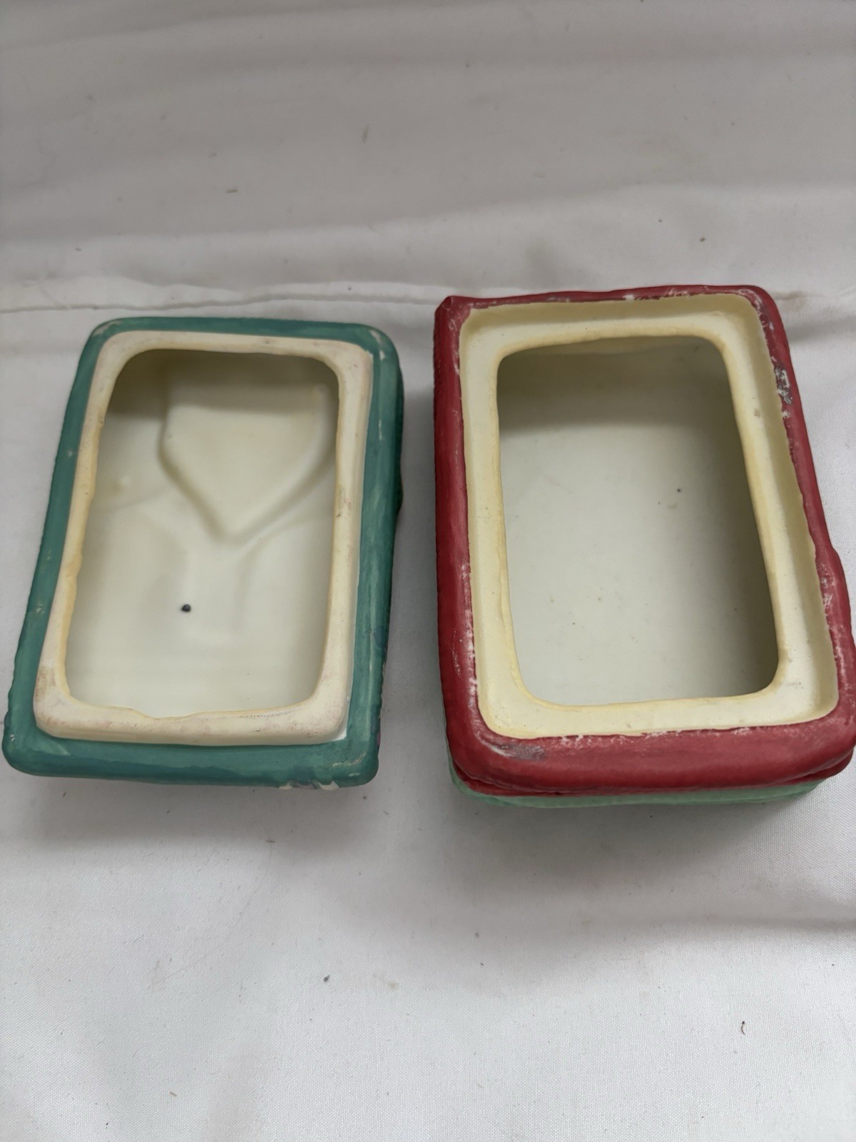 Vintage Folded Shirts Ceramic Container Trinket Box with Lid Great Condition