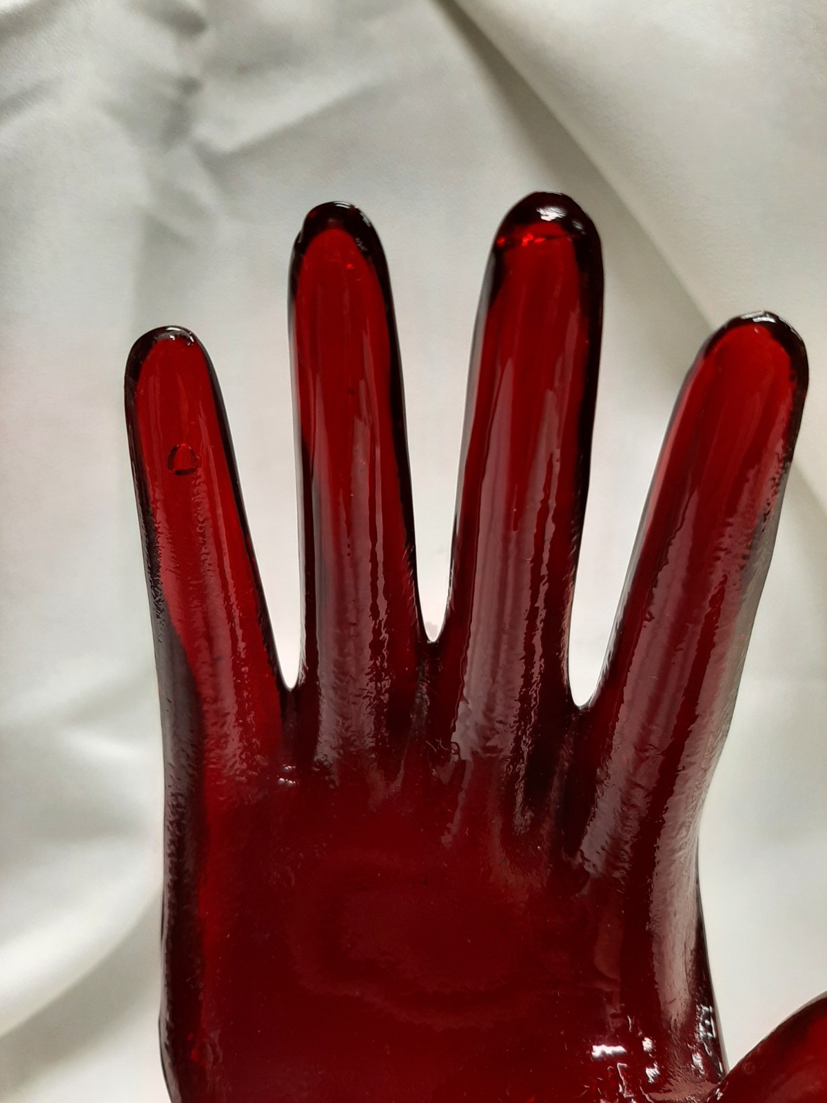 Vintage Ruby Red glass hand jewelry ring holder. Art Deco, excellent condition