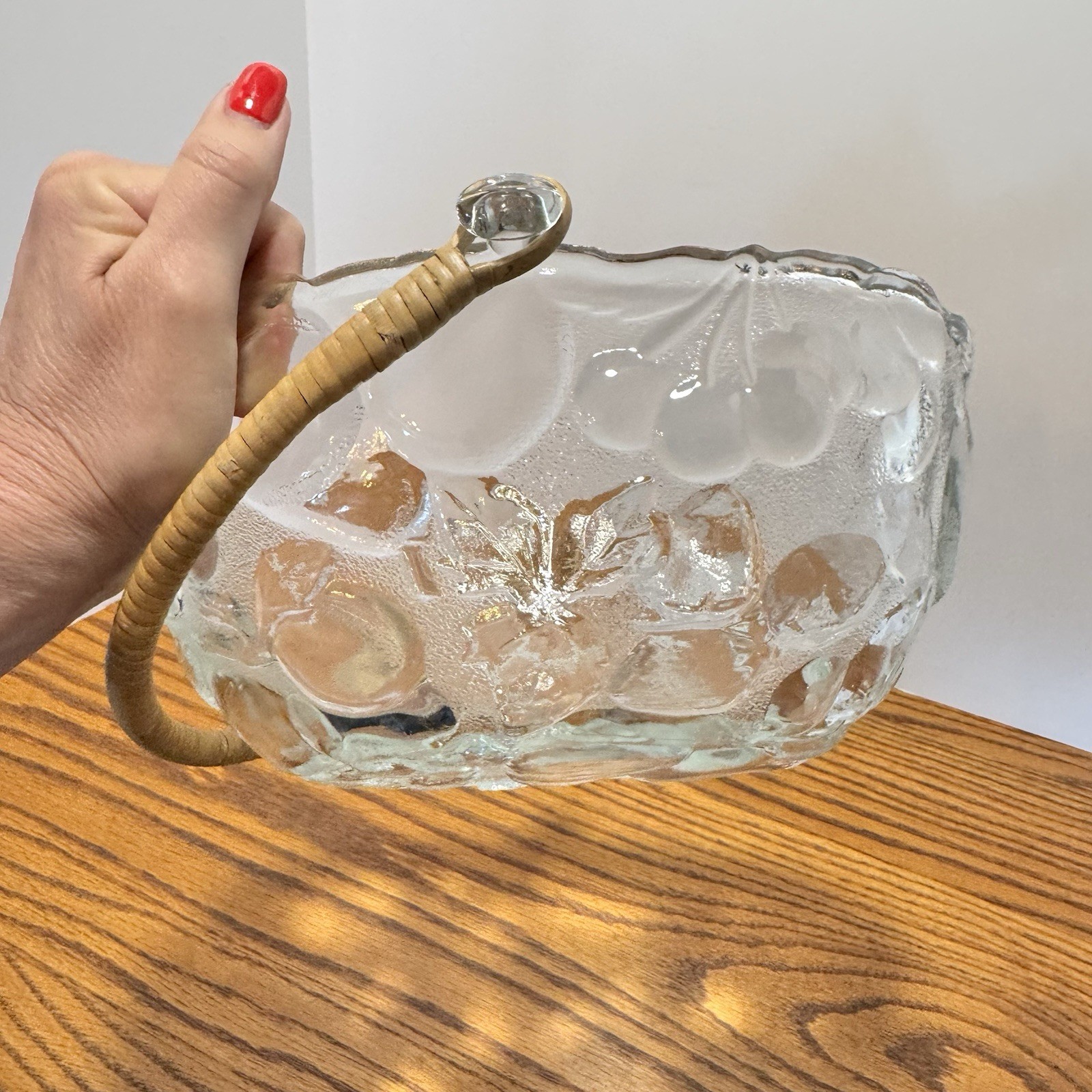 VTG Libbey Orchard Fruit Embossed Clear Glass Oval Bowl Basket Rattan Handle