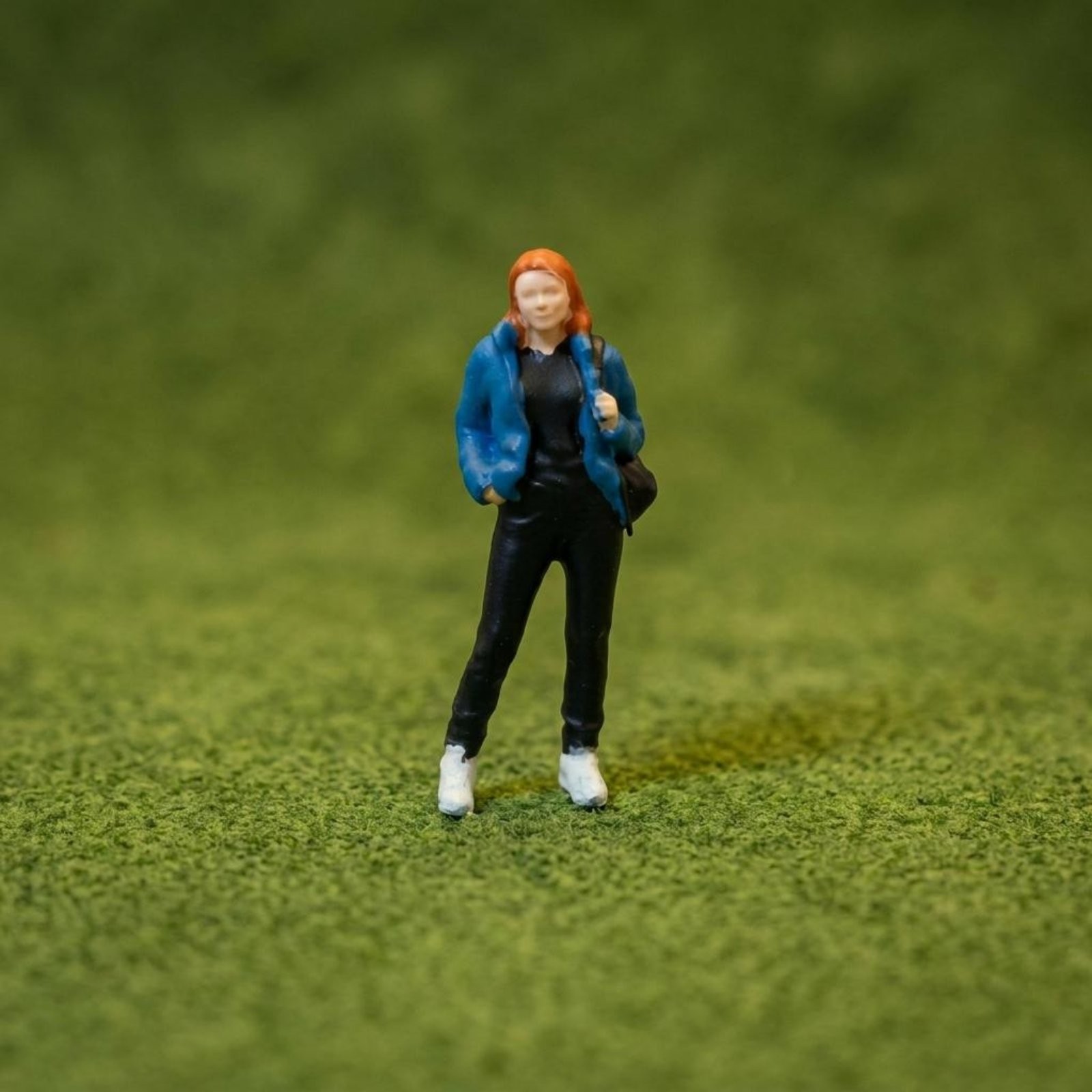 Painted Miniature Figure Fine Workmanship 1:64 Scale Figure Realistic Features