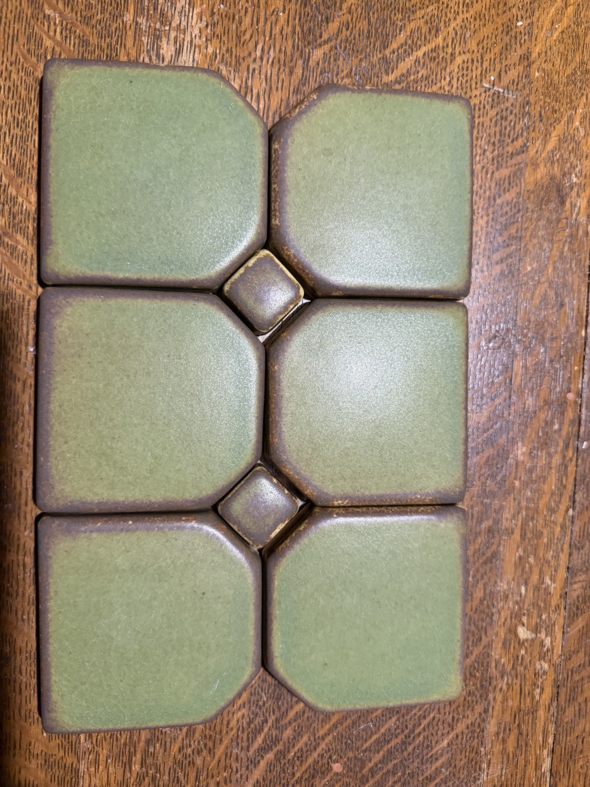 MOTAWI TILE-WORKS 6 Green TILE Installation Tiles With 2 Brown Center Tiles
