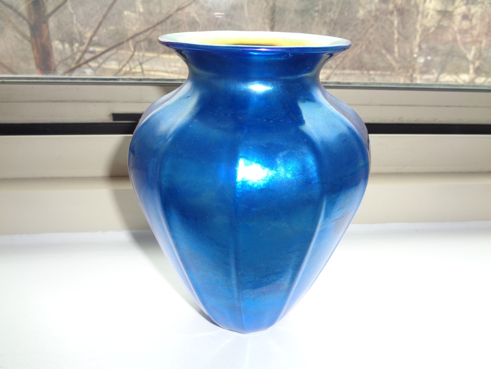 Lundberg Blue Aurene Glass Vase – Vintage 1994