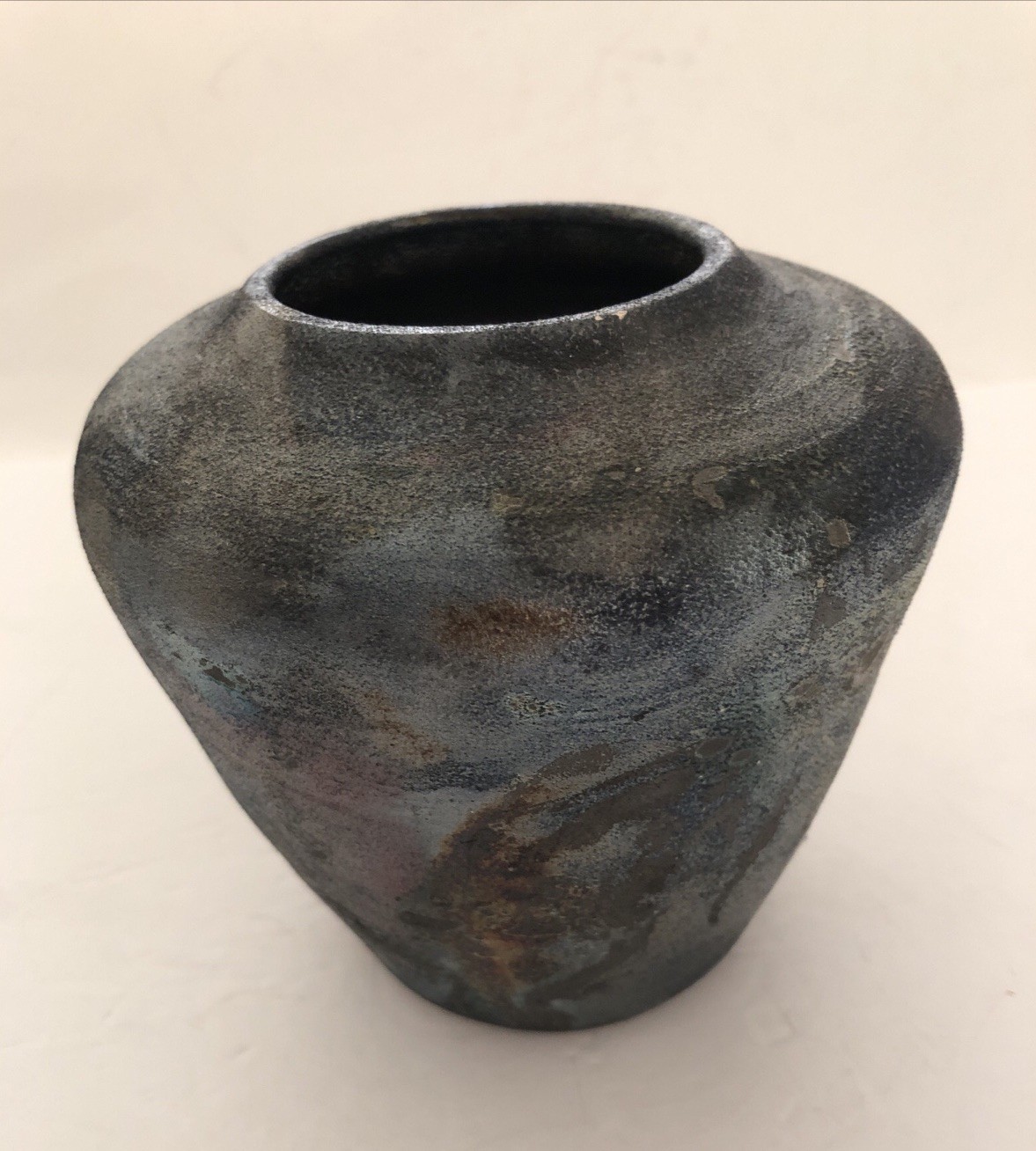 Stunning RAKU VASE Studio Art Pottery Signed Metallic Iridescent Vessel 5.5×5.5