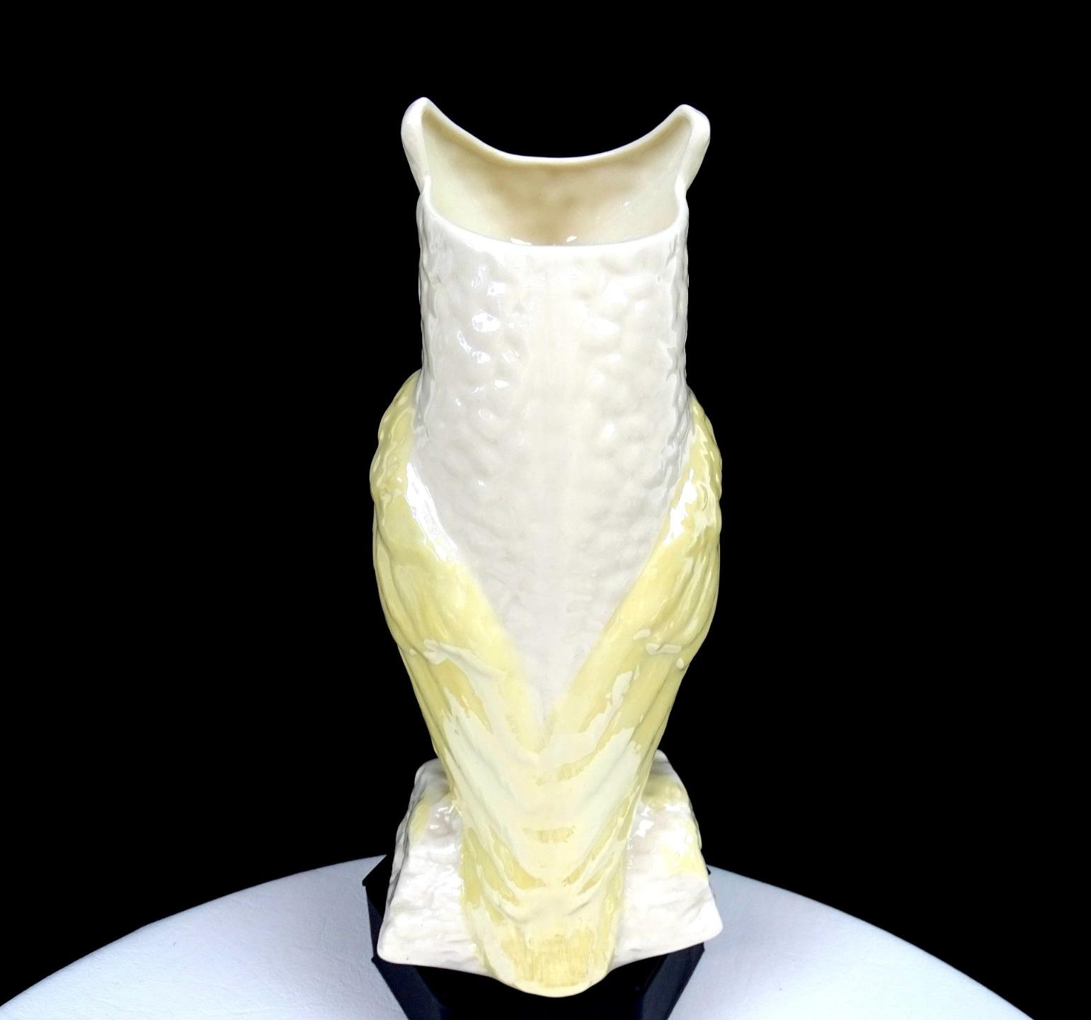 Belleek Porcelain Ireland Great Horned Owl 8″ Vase 3rd Green Mark 1965-1980