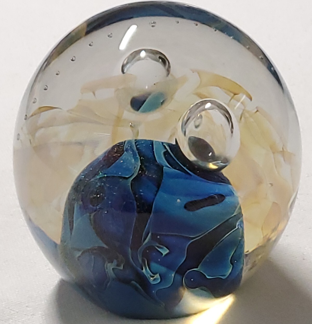 Robert Eickholt Signed 1988 Art Glass Paperweight 4″ Diameter 4lb 2oz Pre-owned